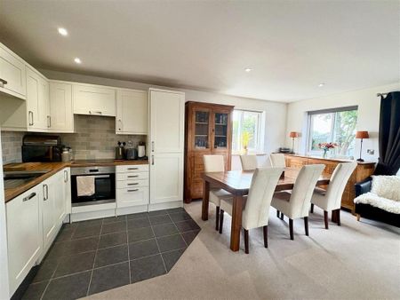 3 bedroom detached house to rent - Photo 4