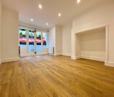 Studio Flat, Leathwaite Road, SW11 - Photo 1