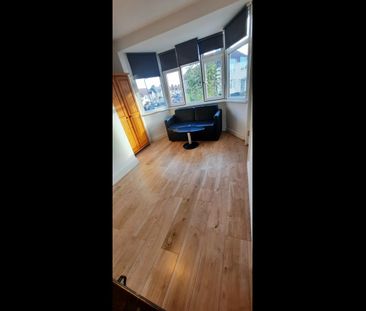 Studio Flat, The Ridgeway, NW9 - Photo 1