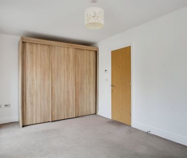 5 bed semi-detached house to rent in Meyers Close, Langley, SL3 - Photo 5