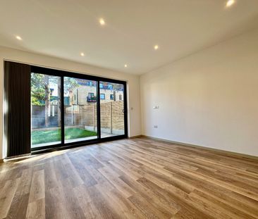 3 Bed Terraced House, Truelove Place, SE7 - Photo 1