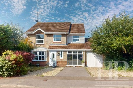 Franklin Road, Maidenbower, RH10 - Photo 2