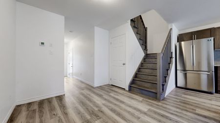 For Lease - 21 Woodedge Circle, Kitchener, Ontario - Photo 2