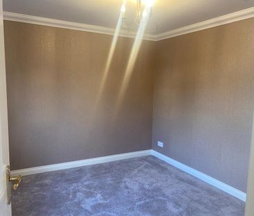 4 bedroom detached house to rent - Photo 3