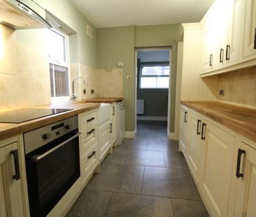 2 bedroom end of terrace house to rent - Photo 5