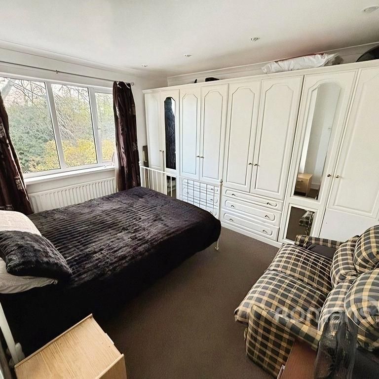 1 bedroom in a house share to rent - Photo 1