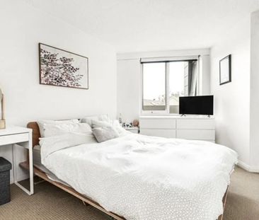 Stylish Apartment in Iconic St Kilda West Location! - Photo 1