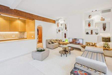 Place Saint-André des Arts - Photo 2