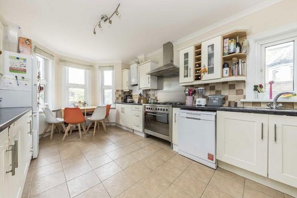 4 bedroom terraced house to rent - Photo 1