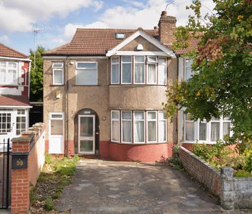 Woodhouse Avenue, Perivale, Greenford UB6, London - Photo 1