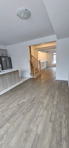 For Lease - 27 Lyall Stokes Circle, East Gwillimbury, Ontario - Photo 2