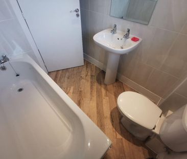 3 bedroom terraced house to rent - Photo 5