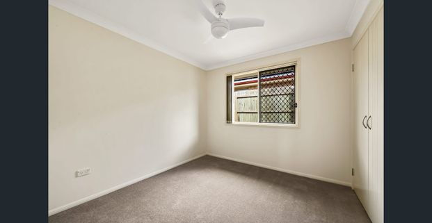 Large Family-Sized Home in Desirable Suburb! - Photo 1