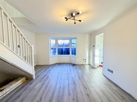 3 Bedroom House - End Terrace To Let - Photo 4