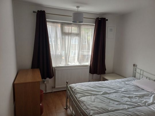 Room in a Shared House, Tarling Road, E16 - Photo 1