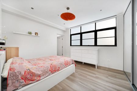 Large three bedroom apartment in the Heart of Maroubra Junction - Photo 3