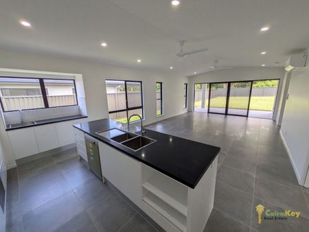 Fully Fenced & Pet Friendly Stylish & Spacious Home in the Northern Beaches!! - Photo 3