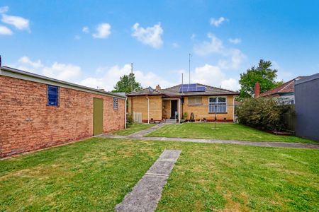 10 Grammar Street, Wendouree - Photo 3