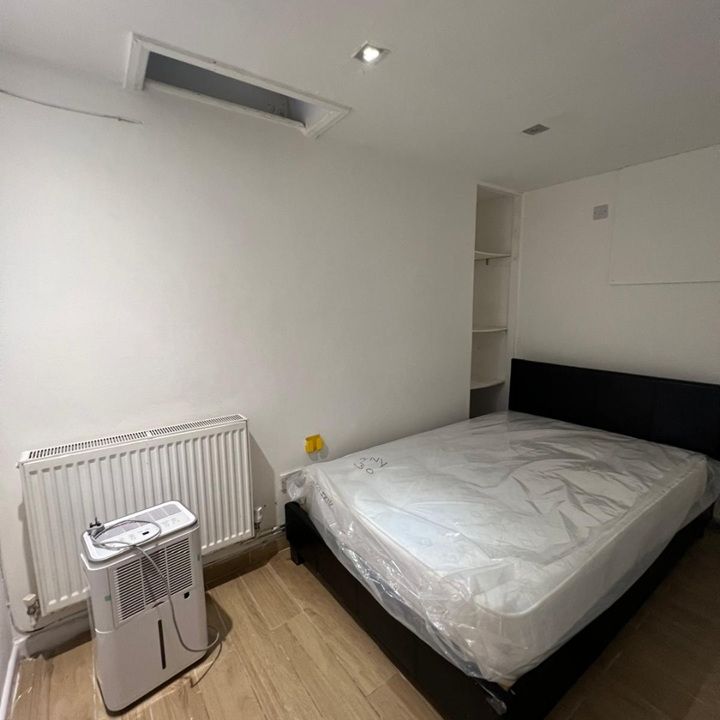 2 Bed Flat, High Road, IG1 - Photo 1