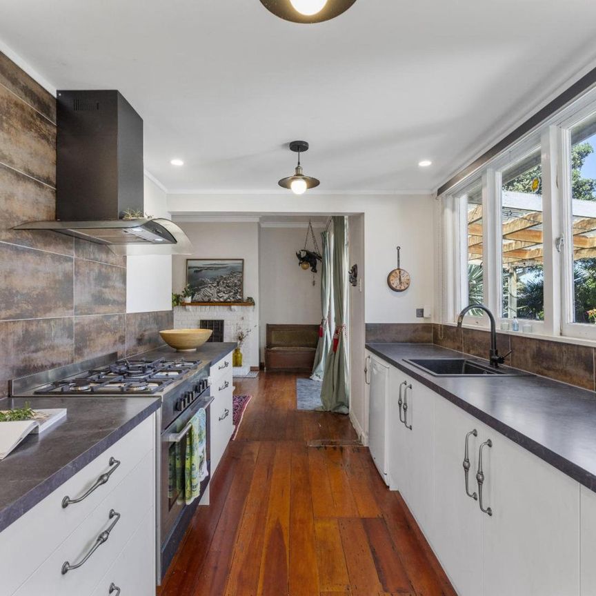 Coastal lifestyle living - Photo 1