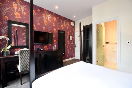 ROOM 3, Cinnabar Hotel, 88-89 Fore Street, SG14 - Photo 3