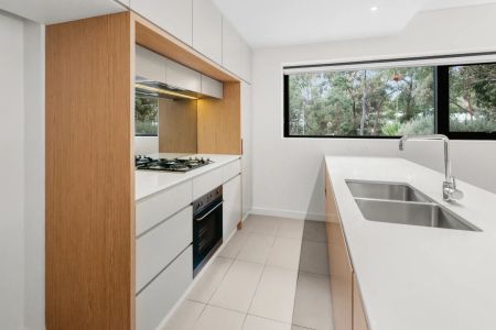 Spacious Apartment with Expansive Terrace and Bushland Views - Photo 2