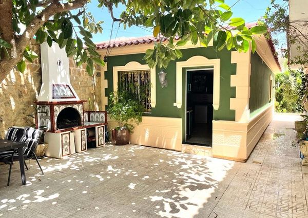 LONG TERM RENTAL. Spacious villa with 6 bedrooms for rent.