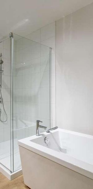 Beaux 4 1/2 NEUFS, quartier tranquille, dès maintenant; Rue Armand - Photo 1