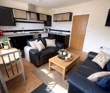 3 bedroom flat to rent - Photo 5