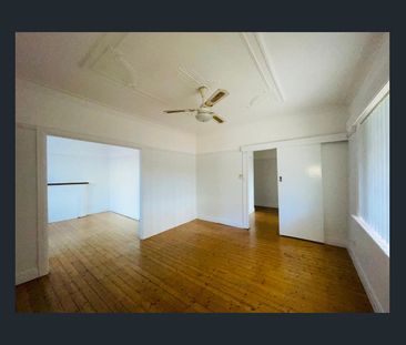 Family Living - Photo 6