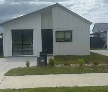 Modern standalone home - coastal living made easy! - Photo 5