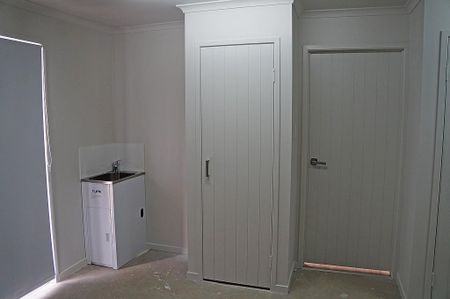 Modern flat close to Cooroy and all amenities - 6 Months Lease - Photo 4