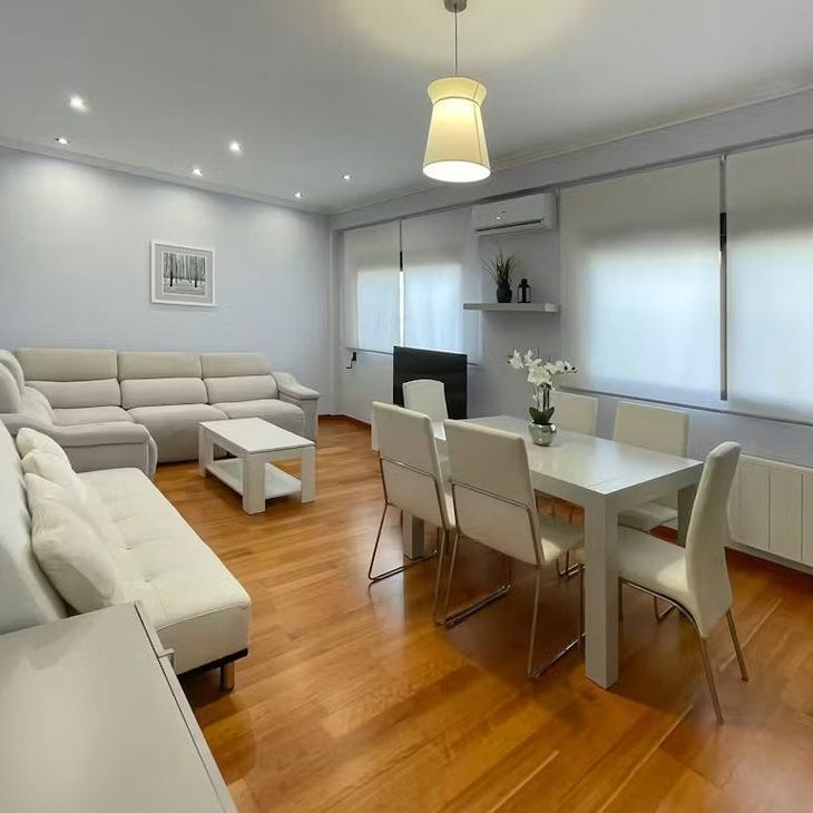 Avenida de Gaspar Aguilar, Valencia, Valencian Community - Photo 1