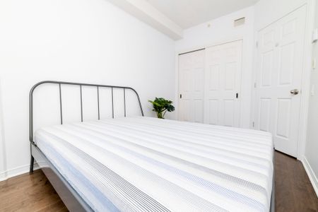 1205 Rue MacKay Montréal (Ville-Marie), QC H3G - Photo 2