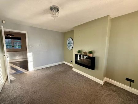 4 bedroom semi-detached house to rent - Photo 2