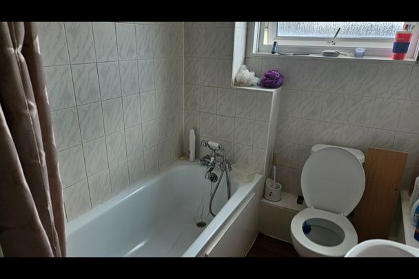 Room in a Shared House, Crocus Field, EN5 - Photo 1