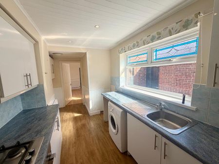 2 bedroom terraced house to rent - Photo 5