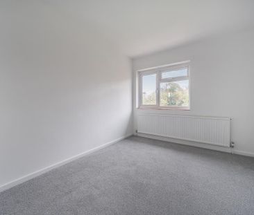 4 bedroom semi-detached house to rent - Photo 4