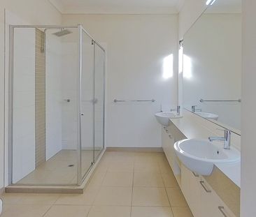 SPACIOUS & WELL ESTABLISHED FAMILY HOME - Photo 5