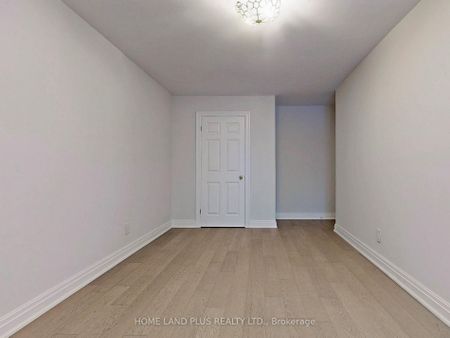 Detached Home For Lease | C8075712 - Photo 5