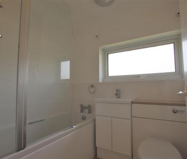 2 bedroom semi-detached house to rent - Photo 6