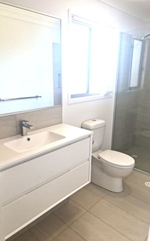 AVAILABLE 16/01/26 - 3 BEDROOM 2 BATH TOWNHOUSE WITH DUCTED AIR - Photo 2