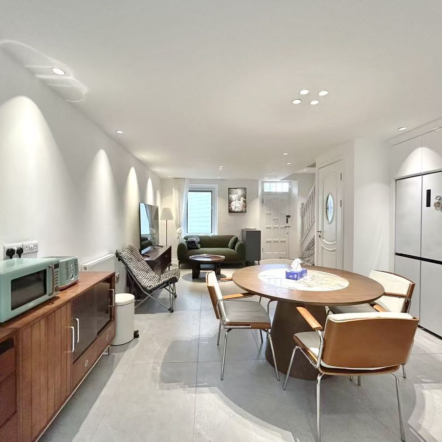 Nightingale Grove, London - Photo 1