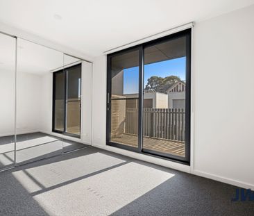 Impeccably designed with a contemporary inner-city vibe - Photo 2