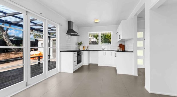 Renovated 5-bed Home - Photo 1