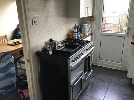 House share to rent - Photo 2