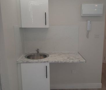 Studio Flat, Minster Rd, NW2 - Photo 3