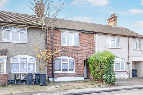 3 bedroom terraced house to rent - Photo 1