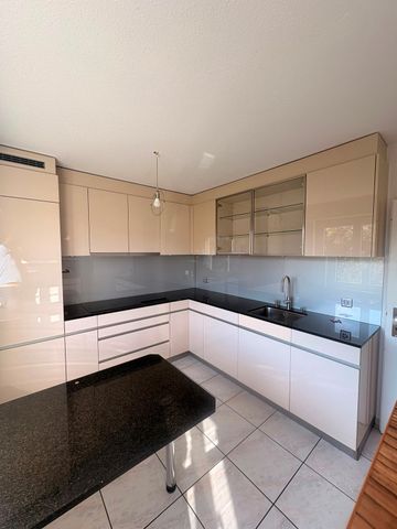 Moderne 4.5-Zimmer-Wohnung mit 2 Balkonen zu vermieten - Photo 3