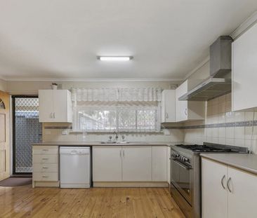 Spacious Family Home in Salisbury Park - Photo 5